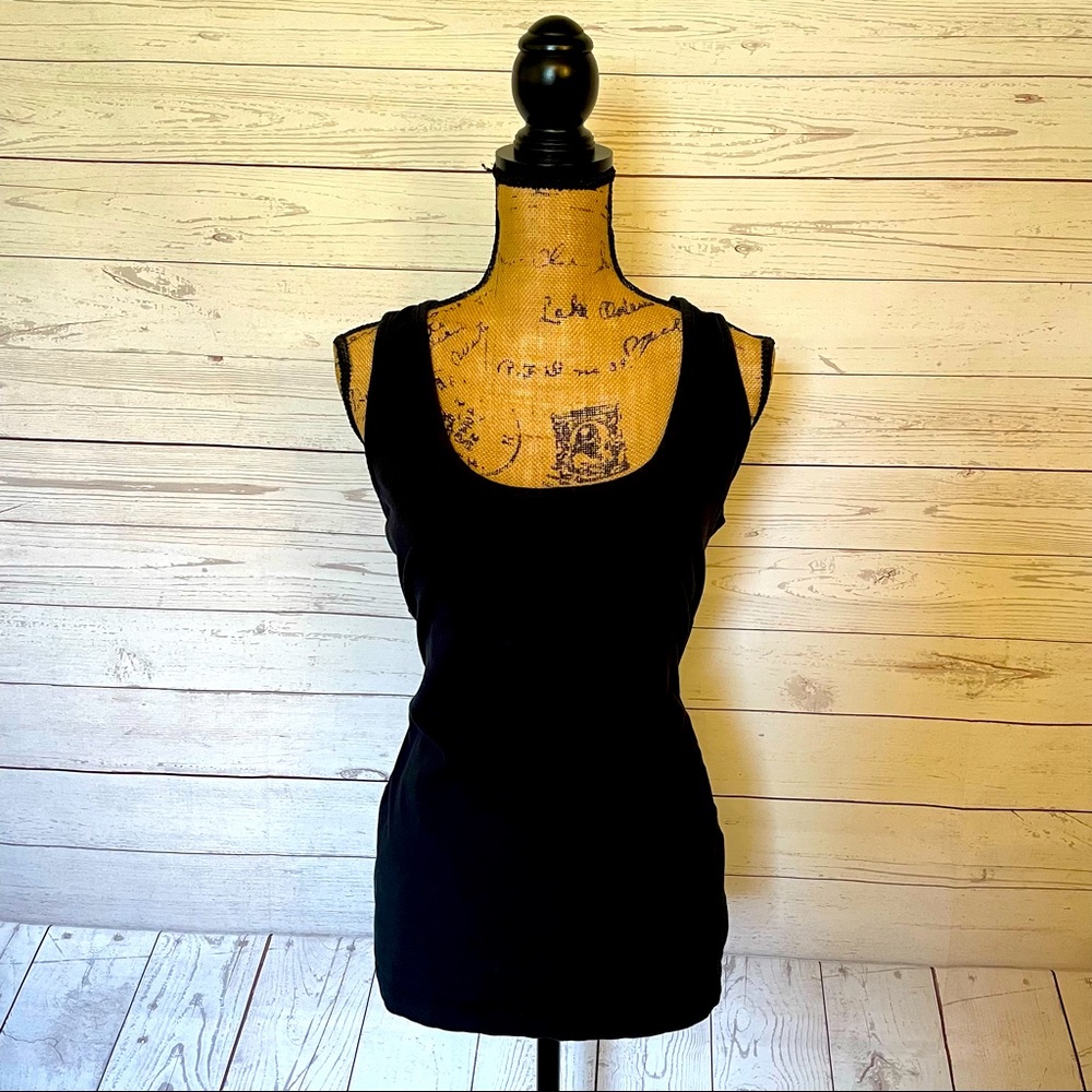 2 Venus tunic style fitted cutaway tanks.          Size Lg